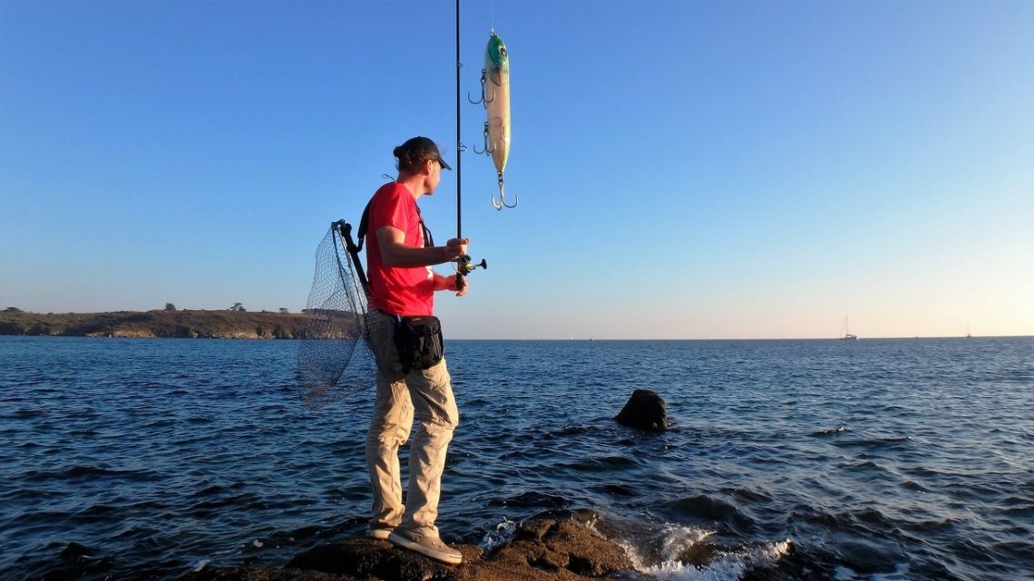 Pêcher en powerfishing demande la de la rigueur et de la méthode. Commencez par la surface avant de descendre dans la couche et lancez en éventail.