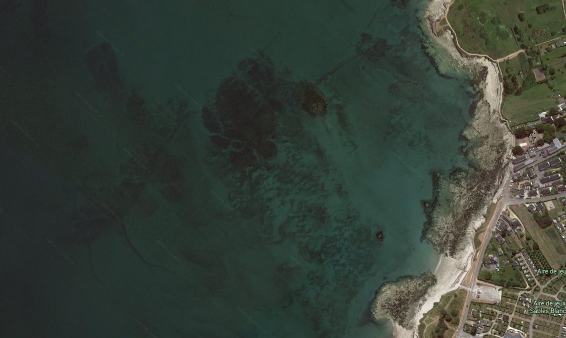 Mais dans les zones peu profondes, le même outil vous permet aussi de localiser des changements de substrats significatifs.