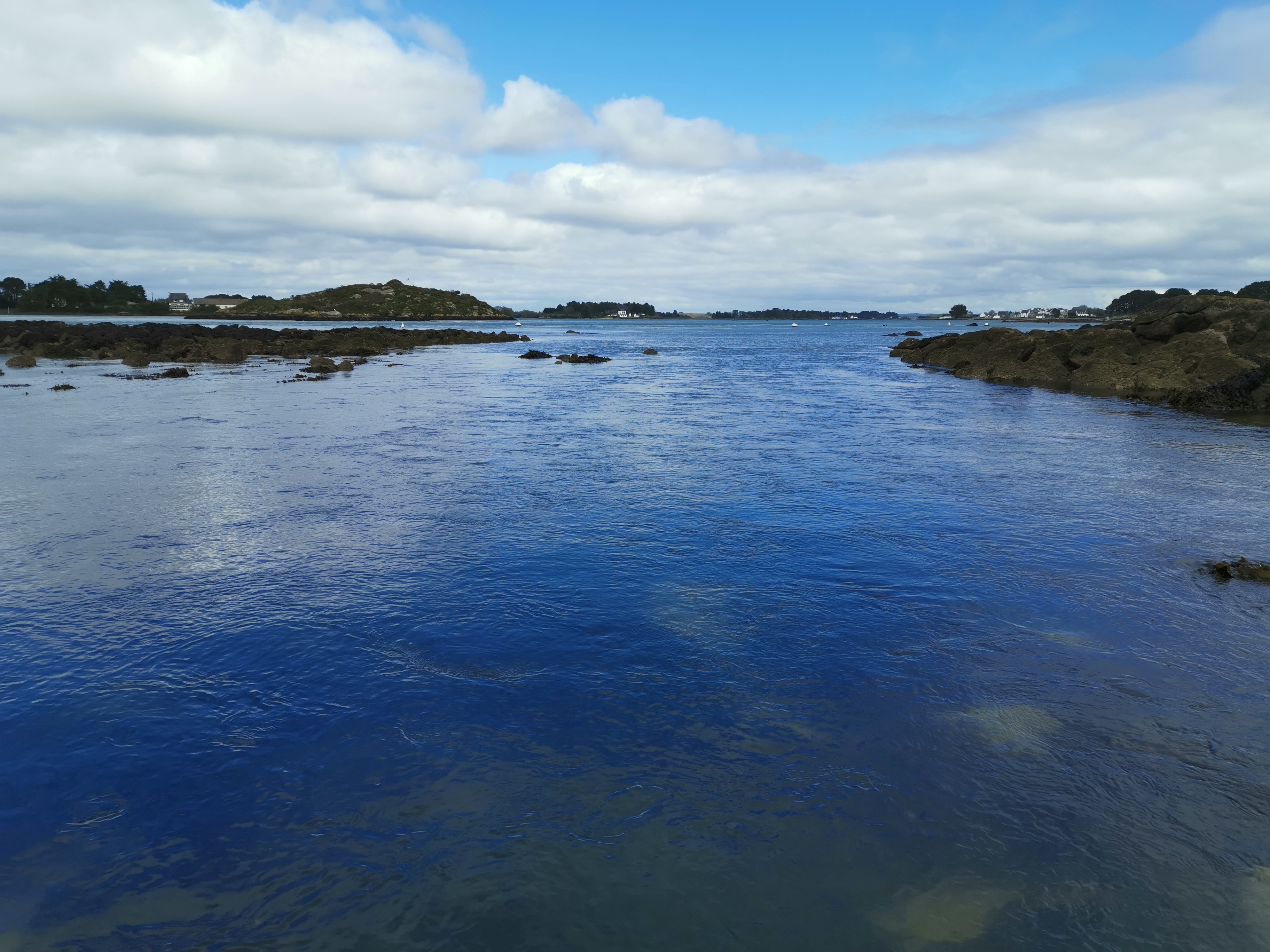 Avec ses allures de rivière, les estuaires sont des milieux "simples" à aborder et notamment du bord pour des pêcheurs issus de l'eau douce.