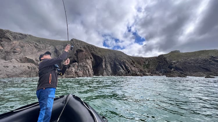 pêcheur qui lance