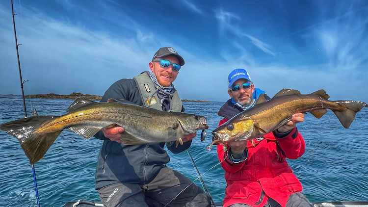 2 pêcheurs avec lieus jaunes