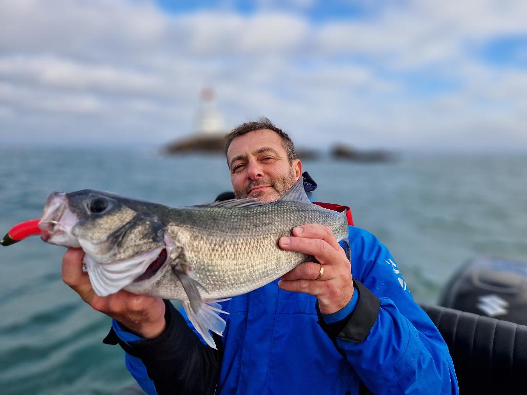 Pour le bar, la majorité des pêcheurs emploient des coloris naturels; Et pourtant parfois les couleurs flashy prennent largement le dessus! 