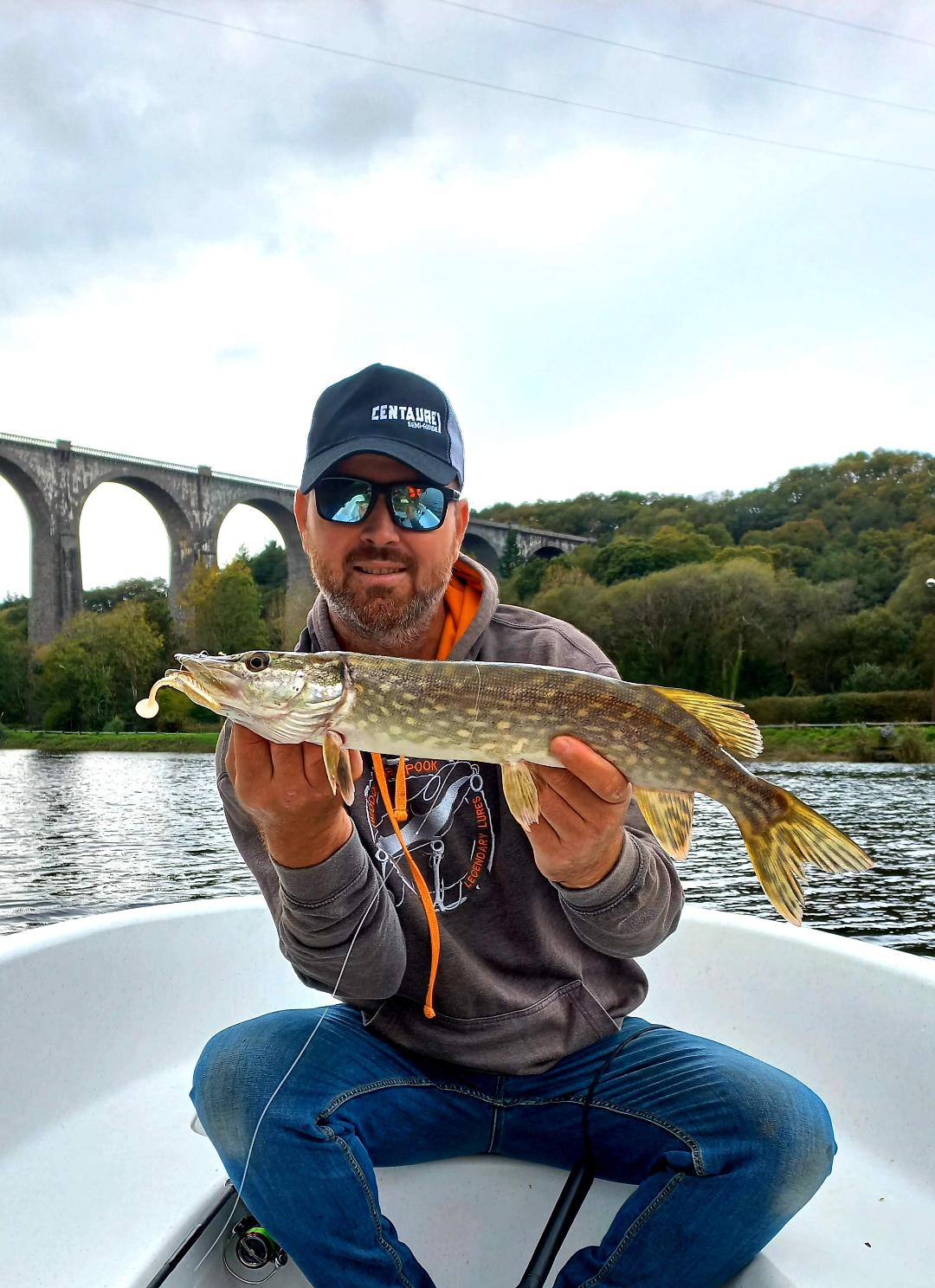 Même de petite taille, le brochet est le poisson qui fait rêver la majorité des pêcheurs d'eau douce, débutants ou confirmés.