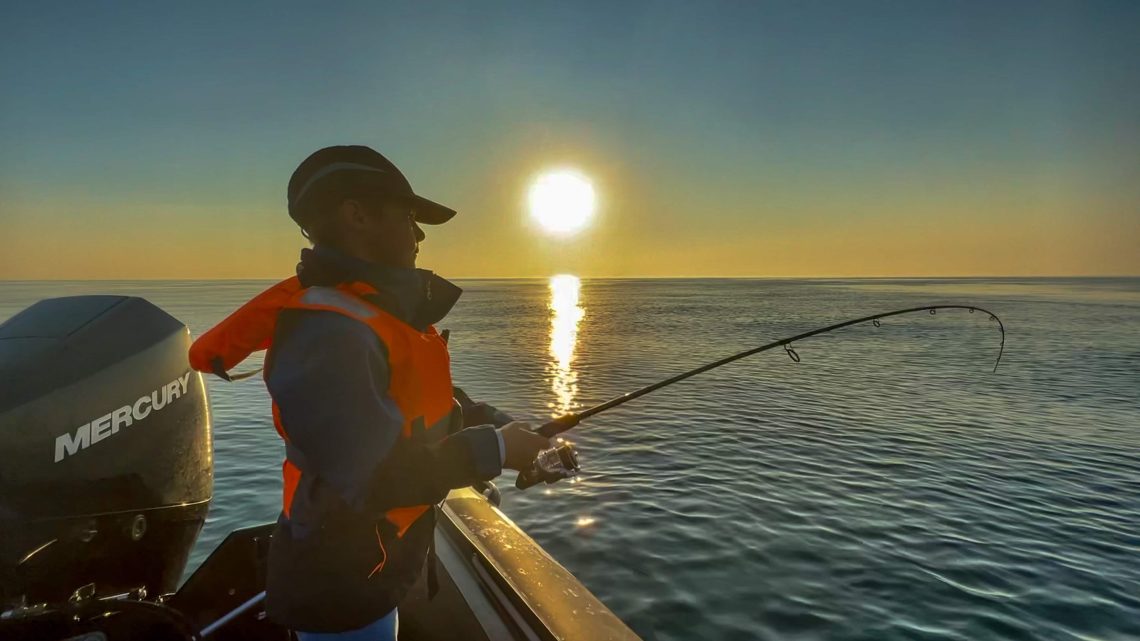 Jeune pêcheur en action