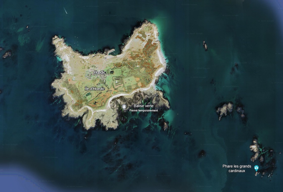 Il suffit de regarder les vues aériennes pour constater que les plateaux rocheux peu profonds sont nombreux autour de l'île.